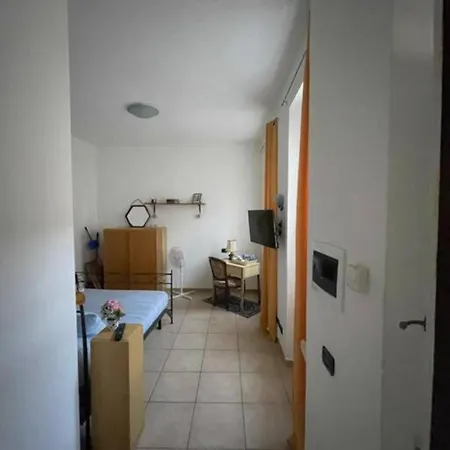 Como Lake Apartment